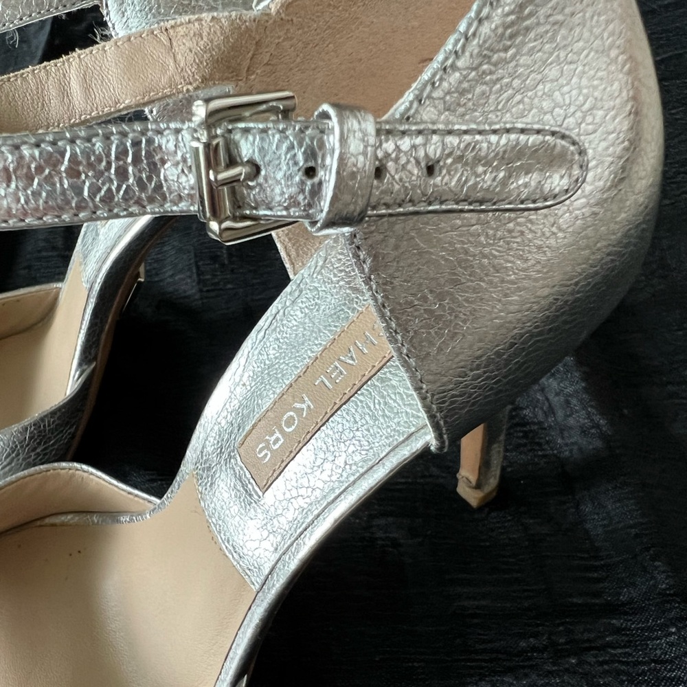 Michael Kors Metallic Silver Leather Heeled Sandals 🎉Host Pick🎉 - Picture 12 of 14